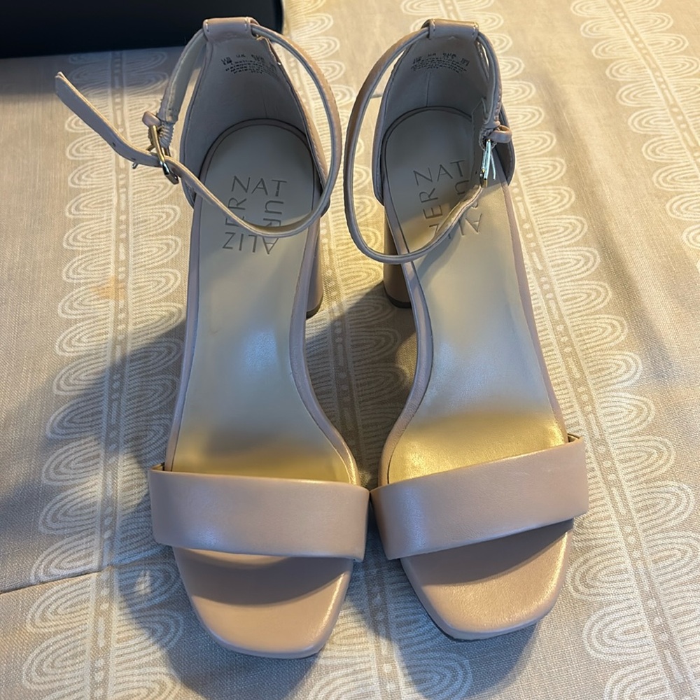 New without box Naturalizer tan size 5.5